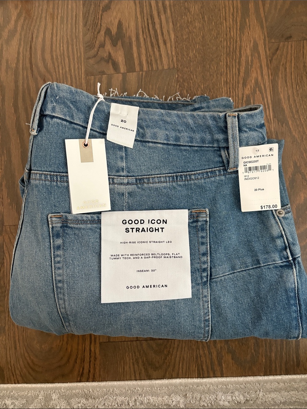 Good American Straight Leg Jeans in Light Blue Denim